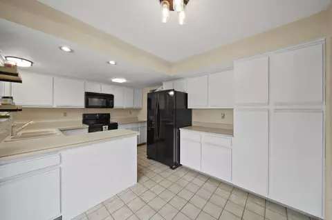 Kitchen - 5112 Murray Rd, Jackson, MI 49201 photo 3 of 5