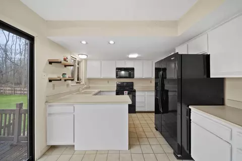 Kitchen - 5112 Murray Rd, Jackson, MI 49201 photo 2 of 5