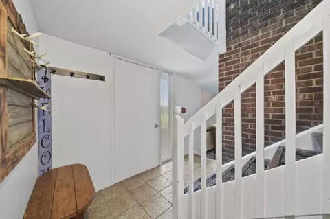 Entry Way - 5112 Murray Rd, Jackson, MI 49201 photo 1 of 4
