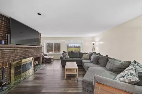 Living - 5112 Murray Rd, Jackson, MI 49201 photo 2 of 5