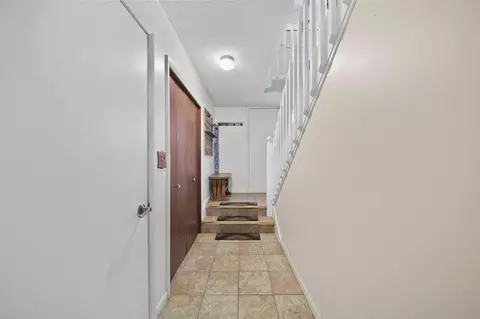 Entry Way - 5112 Murray Rd, Jackson, MI 49201 photo 2 of 4