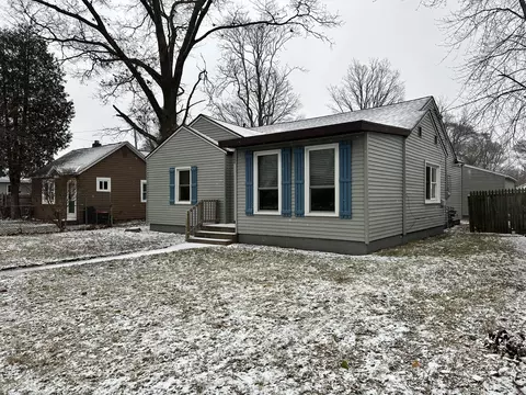 2832 Sheffield St, Norton Shores, MI 49441