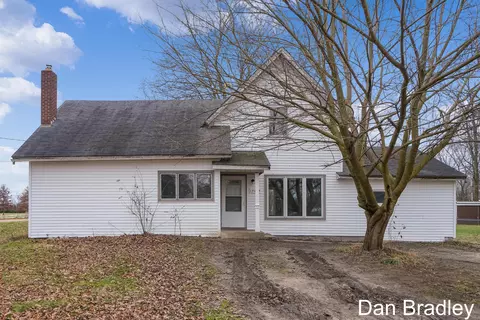 15805 Grant St, Coral, MI 49322