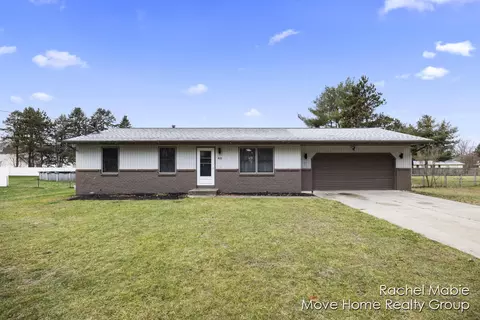 46 Tanner Lake Rd, Hastings, MI 49058