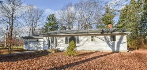 22 Broughton St, Quincy, MI 49082