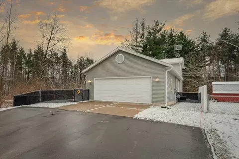 96 South St, Cedar Springs, MI 49319