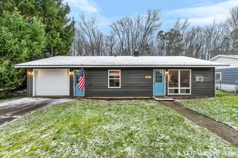 1231 S Montgomery St, Hastings, MI 49058