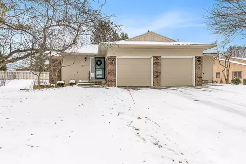 2136 Cranbrook Dr NE, Grand Rapids, MI 49505