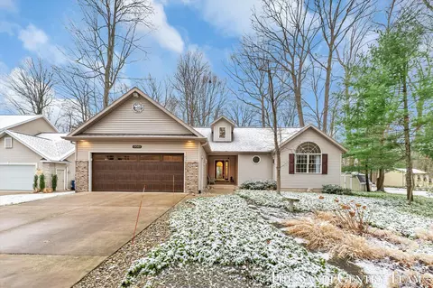19061 N Fruitport Rd, Spring Lake, MI 49456