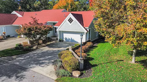 16861 Landing Ln, Spring Lake, MI 49456