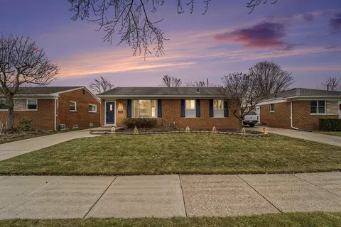 1827 Chaucer Ave, Madison Heights, MI 48071