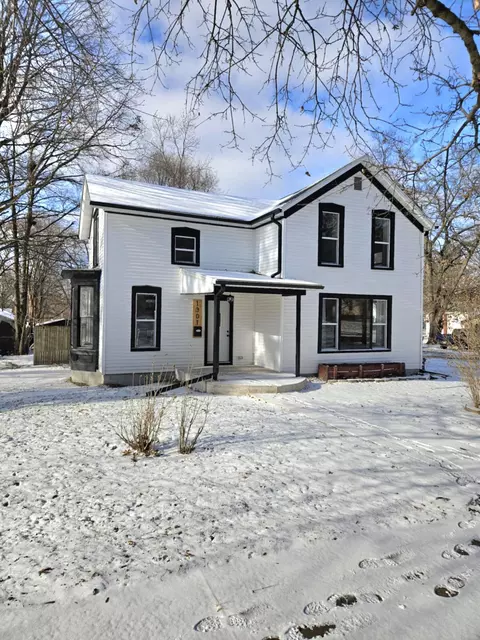 1301 8th St, Three Rivers, MI 49093