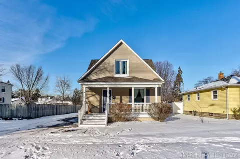 325 W 22nd St, Holland, MI 49423