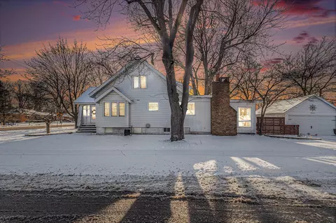 942 Lincoln Ave, Holland, MI 49423