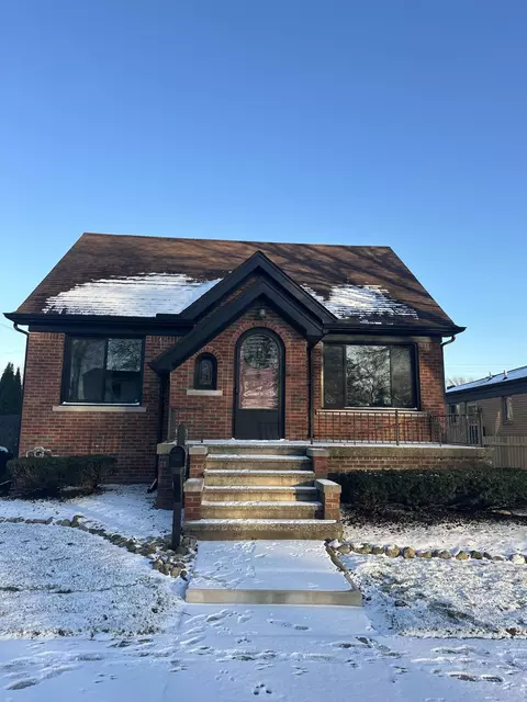 29226 Manhattan St, Saint Clair Shores, MI 48081