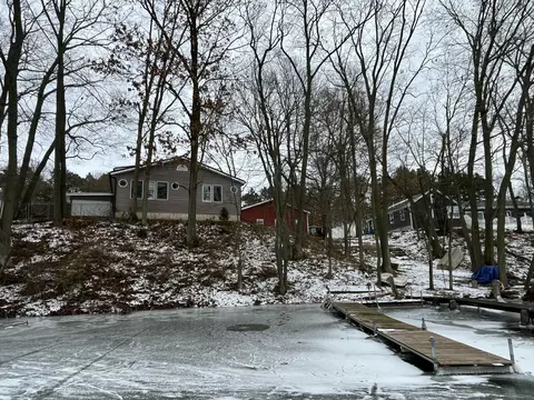 58762 River Heights Dr, Three Rivers, MI 49093