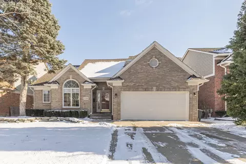 13398 Andover Dr, Plymouth, MI 48170