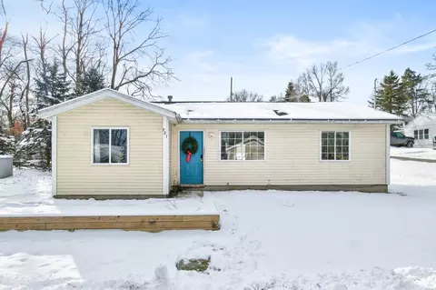 721 W Johnson Ct, Greenville, MI 48838