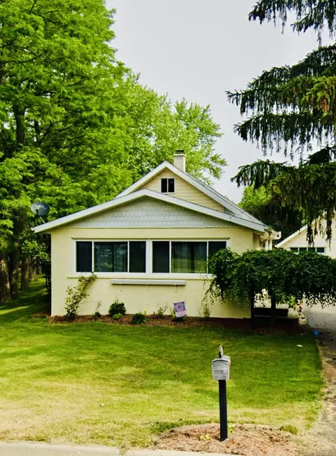402 Richfield Ave, Springfield, MI 49037