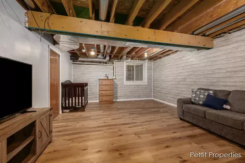 402 Richfield Ave, Springfield, MI 49037 photo 25