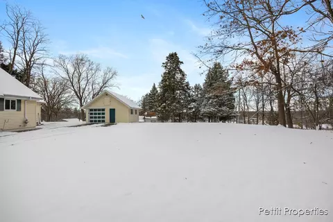 402 Richfield Ave, Springfield, MI 49037 photo 35