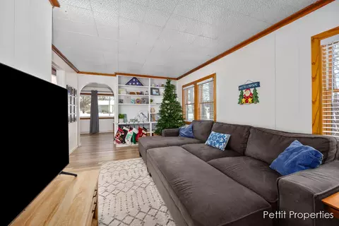 402 Richfield Ave, Springfield, MI 49037 photo 10