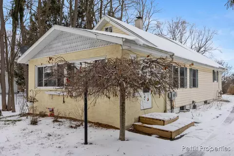 402 Richfield Ave, Springfield, MI 49037 photo 3
