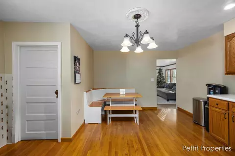 402 Richfield Ave, Springfield, MI 49037 photo 16