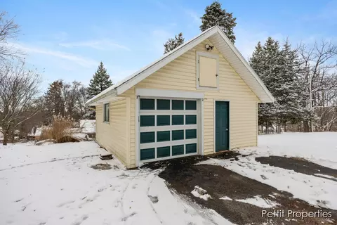 402 Richfield Ave, Springfield, MI 49037 photo 33
