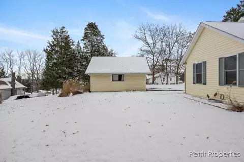 402 Richfield Ave, Springfield, MI 49037 photo 31