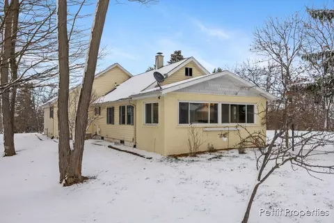 402 Richfield Ave, Springfield, MI 49037 photo 5