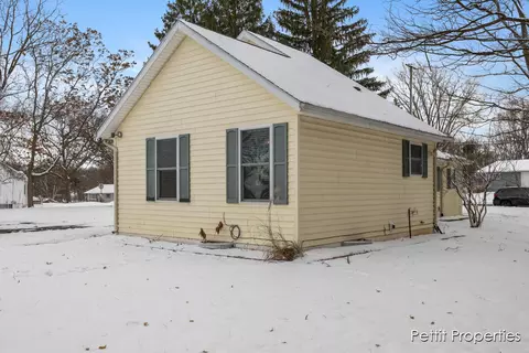 402 Richfield Ave, Springfield, MI 49037 photo 30