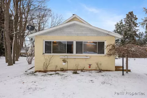 402 Richfield Ave, Springfield, MI 49037 photo 4