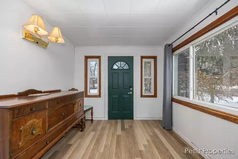 402 Richfield Ave, Springfield, MI 49037 photo 8