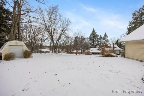 402 Richfield Ave, Springfield, MI 49037 photo 32