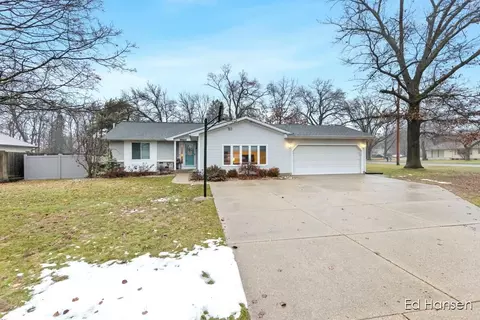 3298 Balsam Ave NE, Grand Rapids, MI 49525