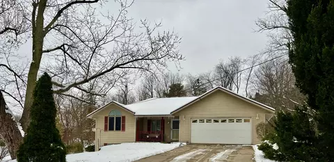 981 Shadybrook Dr, Holland, MI 49424