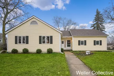 2100 Elmwood Dr SE, Grand Rapids, MI 49506