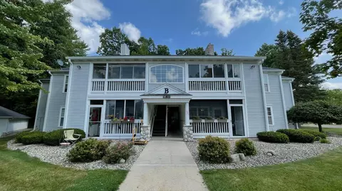 302 Butler Ct, Marshall, MI 49068