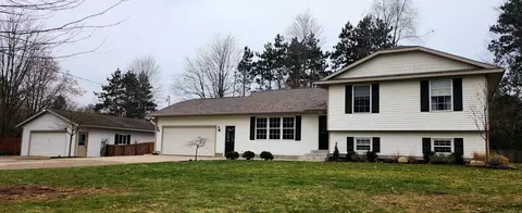 3321 Tall Pine Dr, Ravenna, MI 49451
