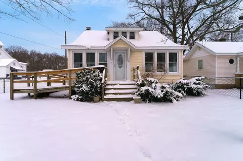 1294 Marquette Ave, Muskegon, MI 49441