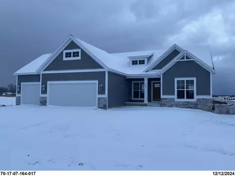 3627 Garner Dr, Zeeland, MI 49464