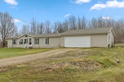 1281 64th St, Fennville, MI 49408