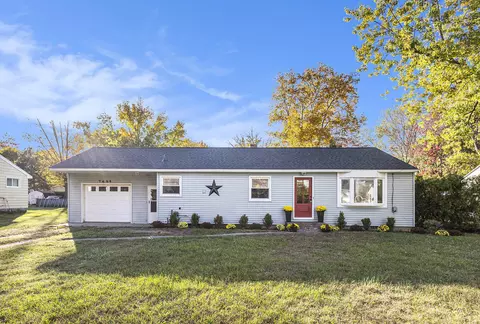 7695 Hazel Dr, Jenison, MI 49428