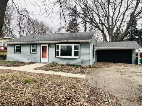 153 S Carleton Dr, Battle Creek, MI 49017