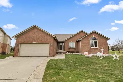 21621 Kendyl Ct, Macomb, MI 48044