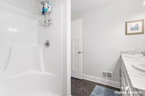 Bath - 4312 Deerfield Run, Dorr, MI 49323 photo 2 of 4