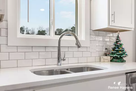 Kitchen - 4312 Deerfield Run, Dorr, MI 49323 photo 3 of 6