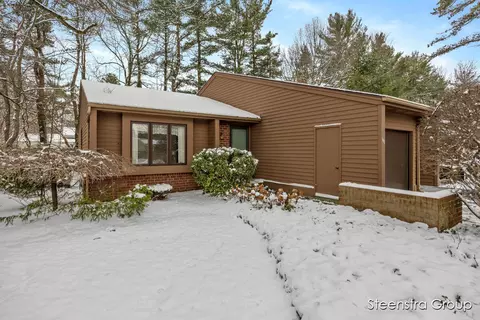 448 Evergreen Ln, Holland, MI 49424