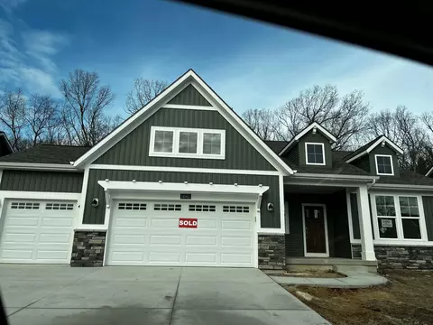 14961 Bethpage Dr, Spring Lake, MI 49456